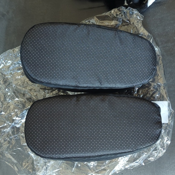 Emily the Strange mystery at your feet slippers - Picture 3 of 5